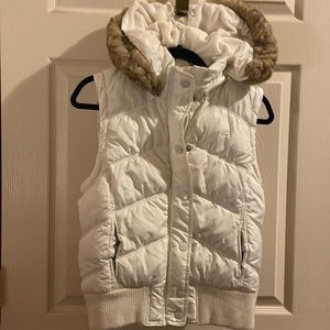 White puffer vest Aeropostal